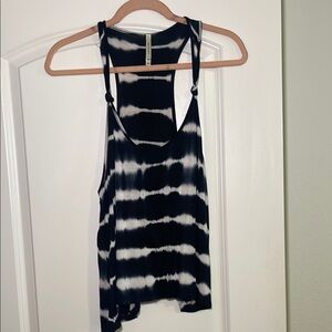 Black and White Sleeveless Crop Tank Top with Scoop Neck and Relaxed Fit